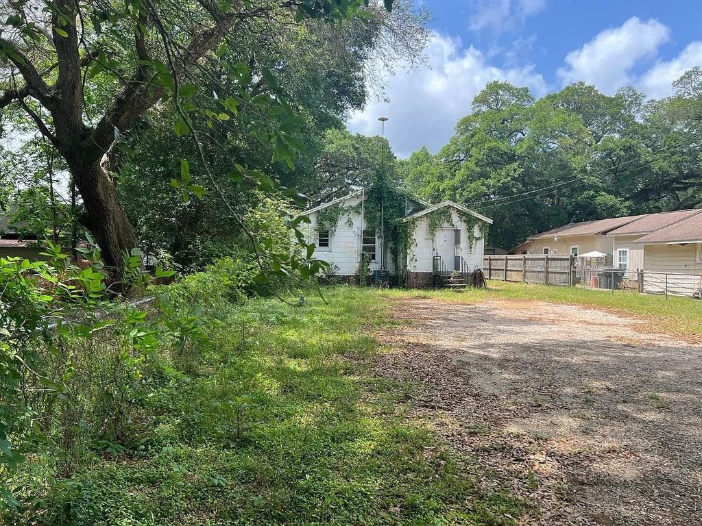 Photo of 5931 Muldoon Road, Other Florida, FL 32526 (MLS # 399824)