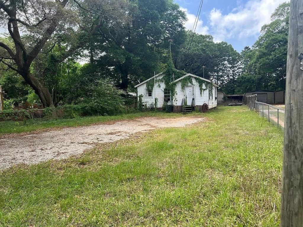 Photo of 5931 Muldoon Road, Other Florida, FL 32526 (MLS # 399824)