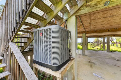 Tiny photo for 2175 HWY 98 W Highway, Carrabelle, FL 32322 (MLS # 401816)