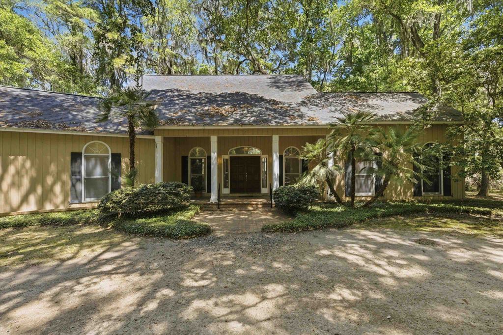 Photo of 10945 Luna Point Road, Tallahassee, FL 32312 (MLS # 398879)