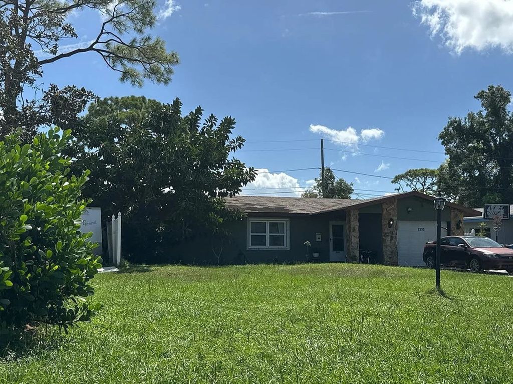Photo of 2390 Granada Cir W Cir, Other Florida, FL 33712 (MLS # 392478)
