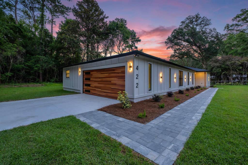 Photo of 422 Waverly Road, Tallahassee, FL 32312 (MLS # 401144)