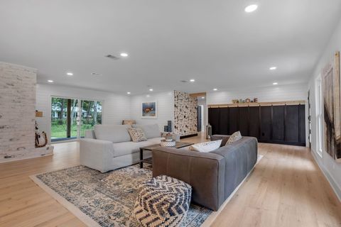 Tiny photo for 422 Waverly Road, Tallahassee, FL 32312 (MLS # 401144)