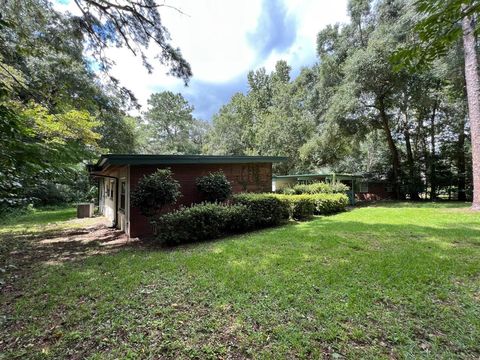 Photo of 2002 Chowkeebin Nene, Tallahassee, FL 32301 (MLS # 392825)