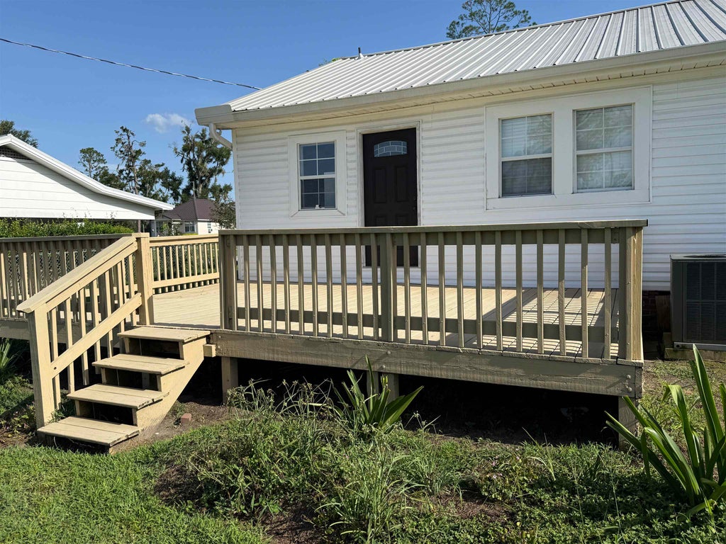 Photo of 173 SE Madison Street, Madison, FL 32340 (MLS # 402843)