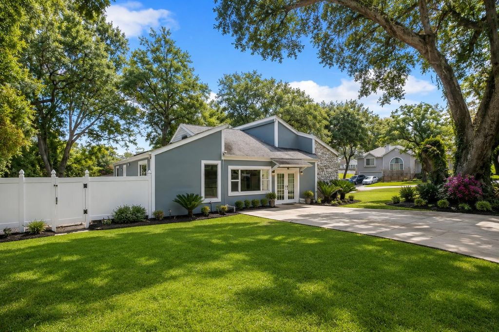 Photo of 1913 BUCKWOOD Drive, Tallahassee, FL 32317 (MLS # 402005)