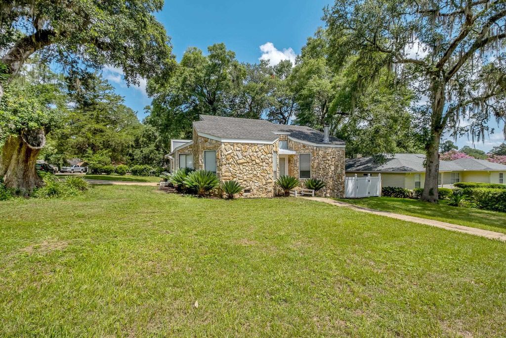 Photo of 1913 BUCKWOOD Drive, Tallahassee, FL 32317 (MLS # 402005)