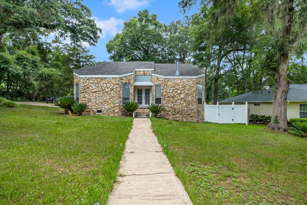 Photo of 1913 BUCKWOOD Drive, Tallahassee, FL 32317 (MLS # 402005)