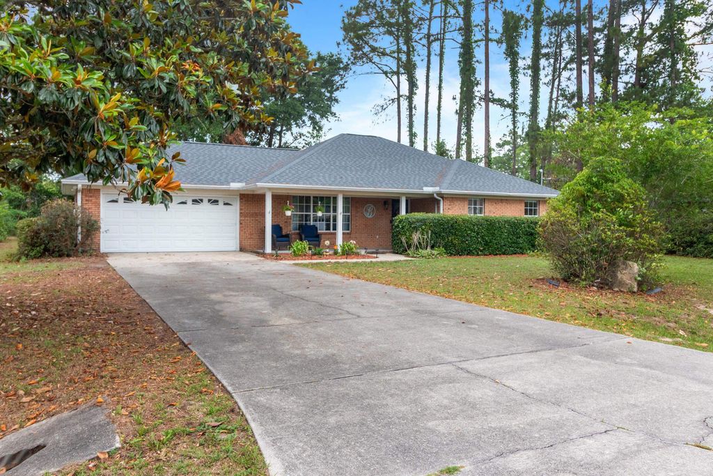 Photo of 28 FOX RUN Circle, Crawfordville, FL 32327 (MLS # 400480)