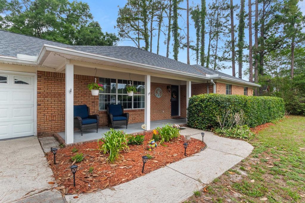 Photo of 28 FOX RUN Circle, Crawfordville, FL 32327 (MLS # 400480)