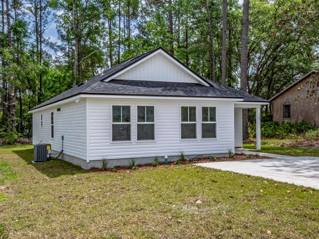 Photo of 79 W F MAGERS Road, Crawfordville, FL 32327 (MLS # 393488)
