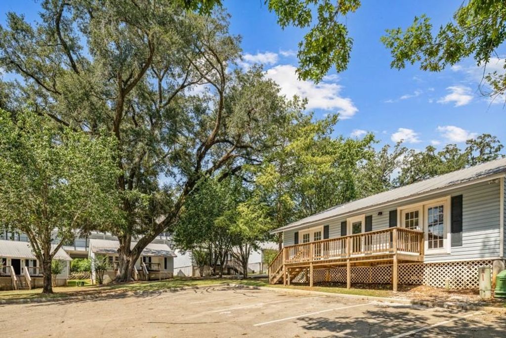 Photo of 2218 Magnolia Circle #302, Tallahassee, FL 32301 (MLS # 394073)