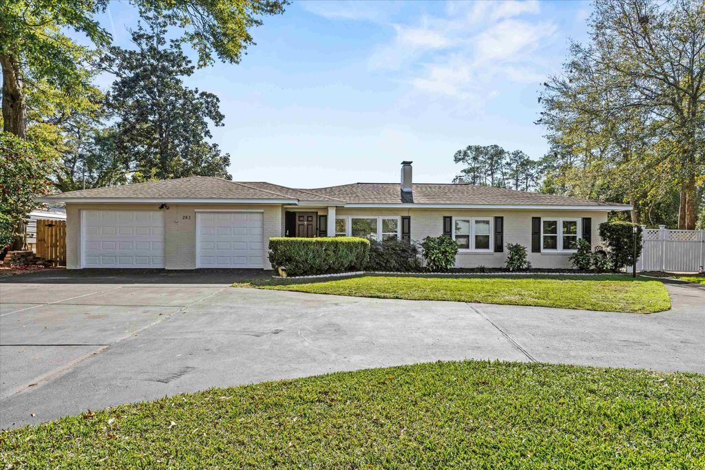 Photo of 203 GLENVIEW Drive, Tallahassee, FL 32303 (MLS # 394671)