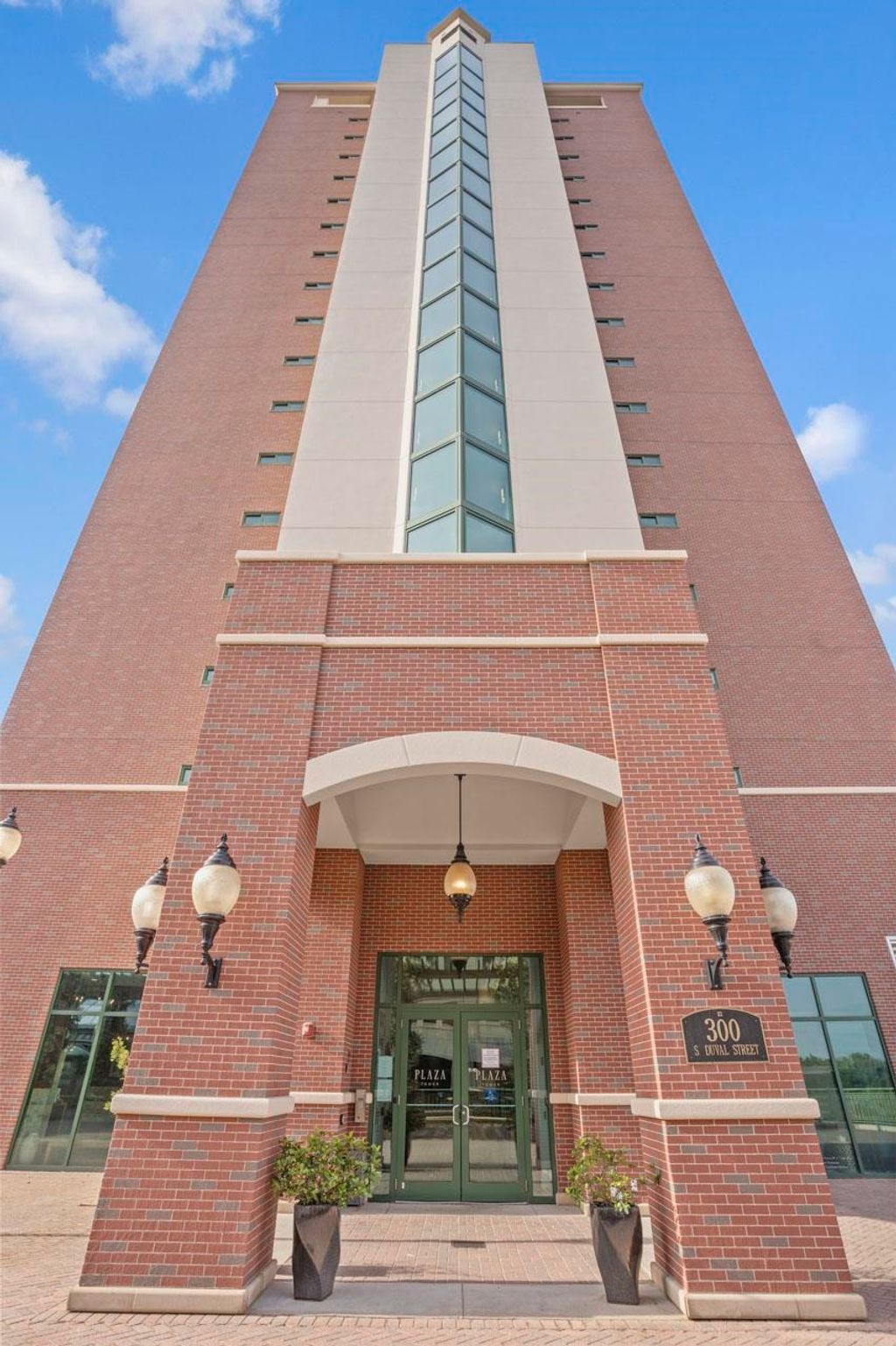 Photo of 300 S DUVAL Street #1705, Tallahassee, FL 32301 (MLS # 398683)