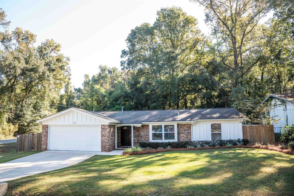 Photo of 3201 Nautilus Circle, Tallahassee, FL 32312 (MLS # 392598)