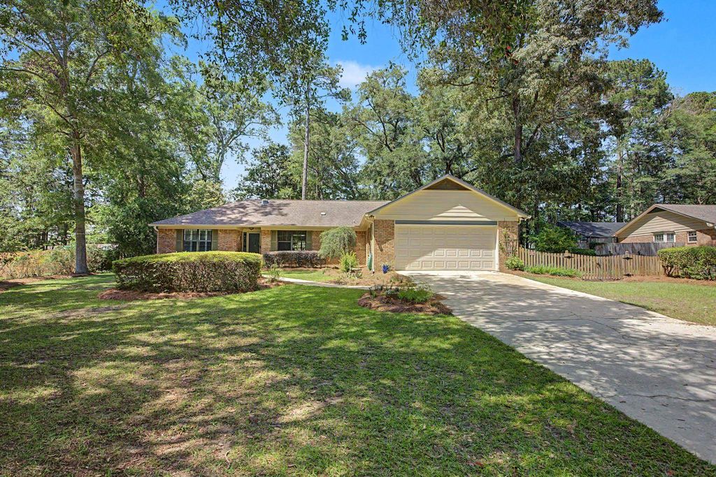 Photo of 3274 Horseshoe Trail, Tallahassee, FL 32312 (MLS # 400003)