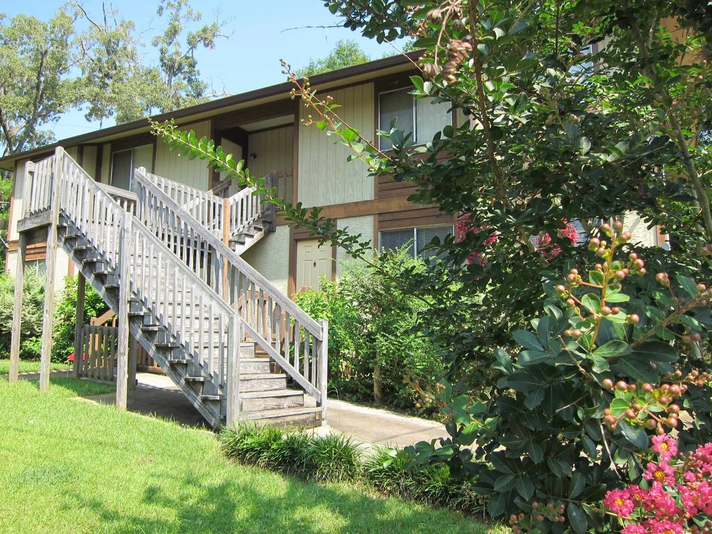 Photo of 740 Pointe Court #D, Tallahassee, FL 32308 (MLS # 391610)