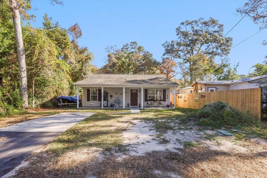Photo of 83 Dakota Drive, Crawfordville, FL 32327 (MLS # 393077)