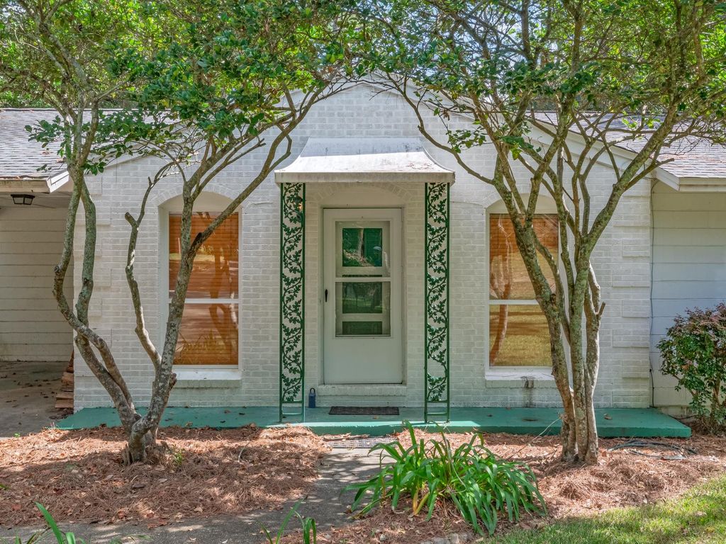 Photo of 868 Tamarack Avenue, Tallahassee, FL 32303 (MLS # 390785)