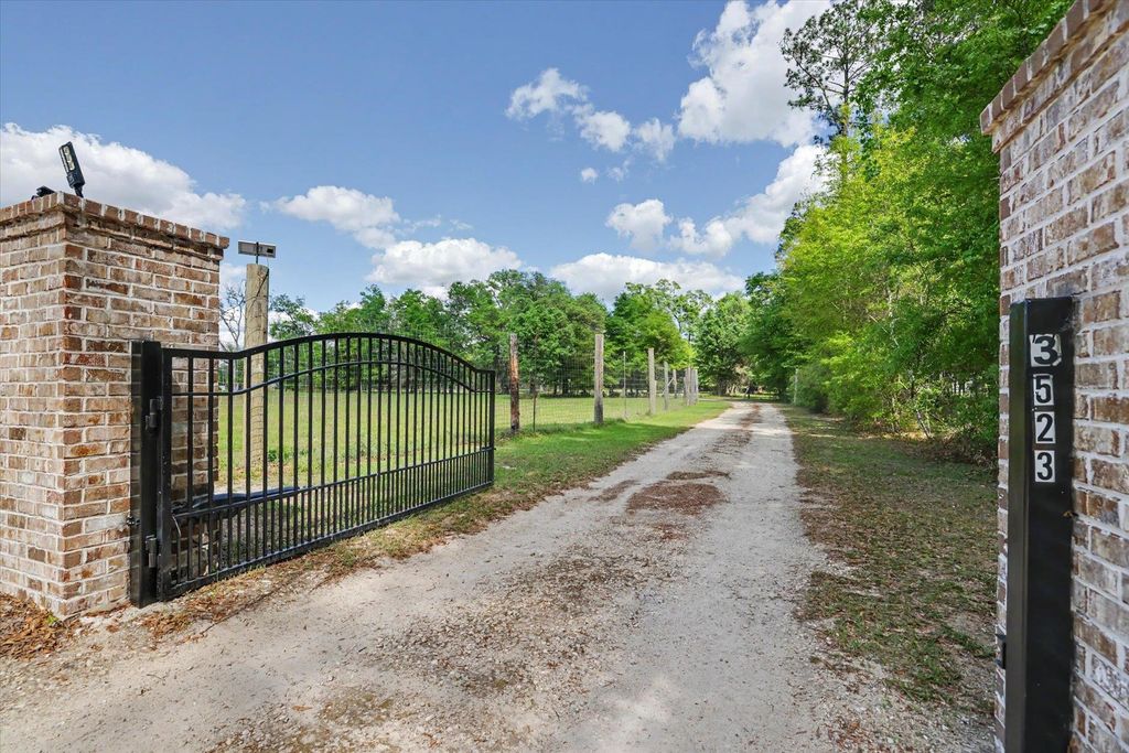 Photo of 3523 Driftwood Lane, Tallahassee, FL 32317 (MLS # 398612)