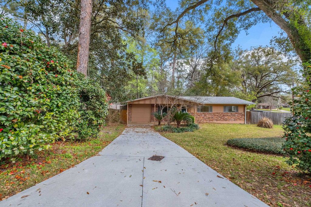 Photo of 2613 SUMMERWOOD Avenue, Tallahassee, FL 32303 (MLS # 396973)