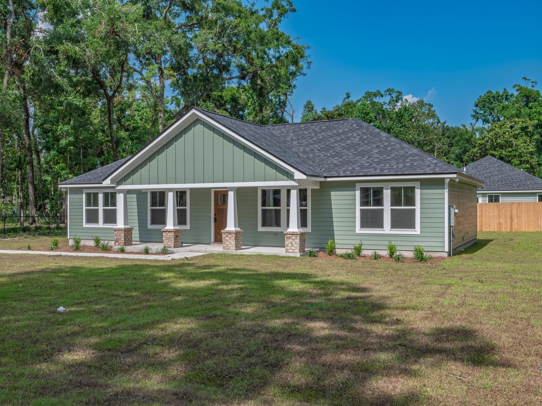 8 Crestwood Drive