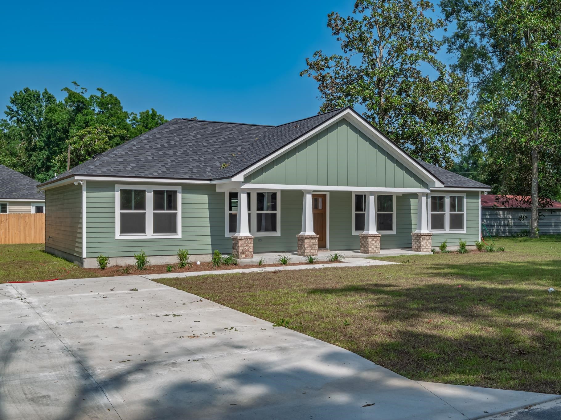 8 Crestwood Drive