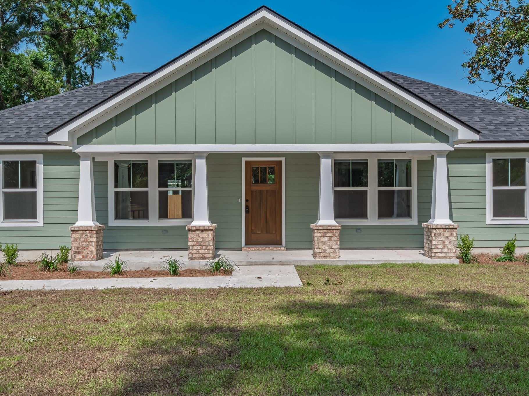 8 Crestwood Drive