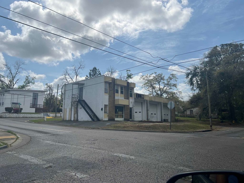 Photo of 2101 Holton Street, Tallahassee, FL 32310 (MLS # 385388)