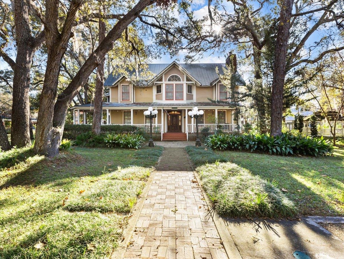 233 NE Maggie Circle