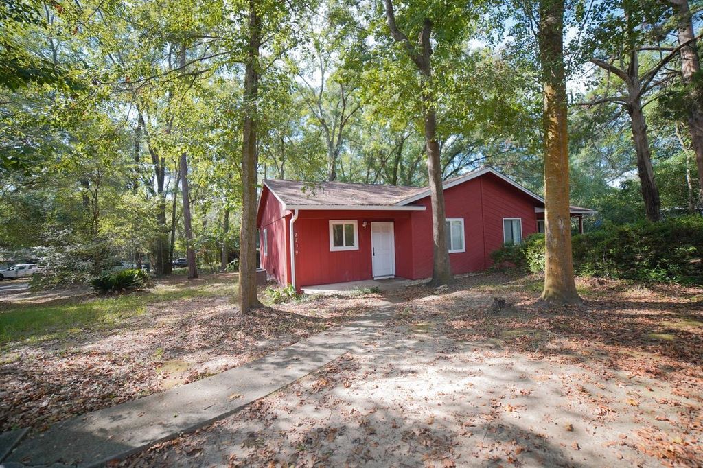Photo of 2739 W Tharpe Street, Tallahassee, FL 32303 (MLS # 391705)