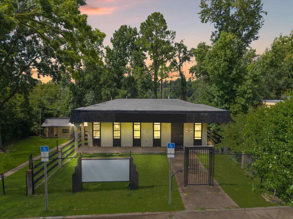 Photo of 1355 E Lafayette St, Tallahassee, FL 32301 (MLS # 388917)