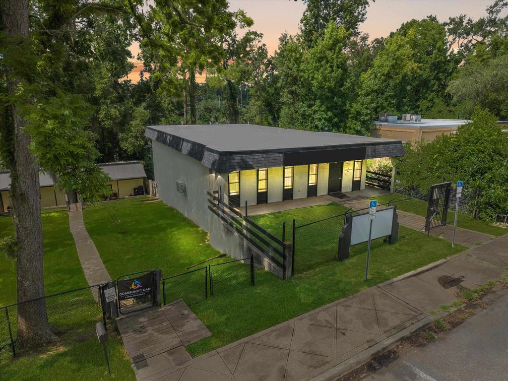 Photo of 1355 E Lafayette St, Tallahassee, FL 32301 (MLS # 388917)