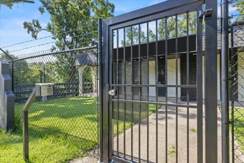 Tiny photo for 1355 E Lafayette St, Tallahassee, FL 32301 (MLS # 388917)