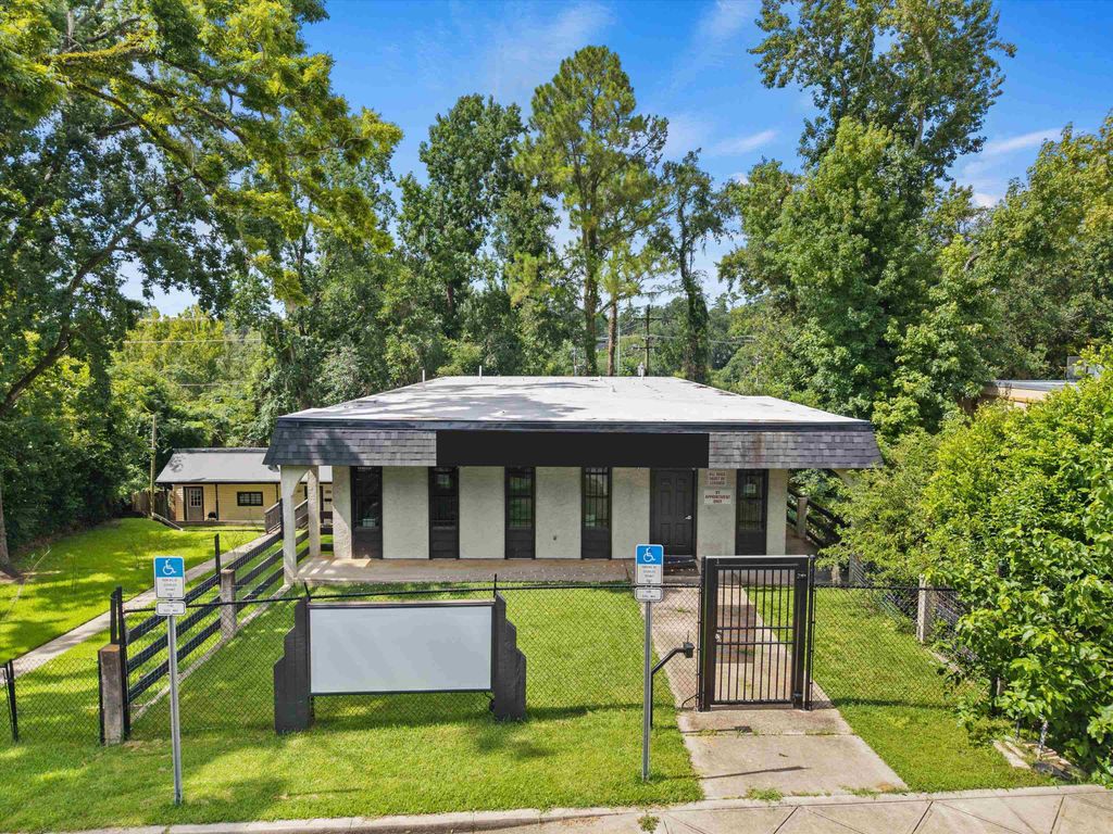 Photo of 1355 E Lafayette St, Tallahassee, FL 32301 (MLS # 388917)