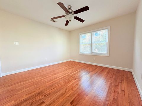 Tiny photo for 1302 Melvin Street, Tallahassee, FL 32301 (MLS # 394136)