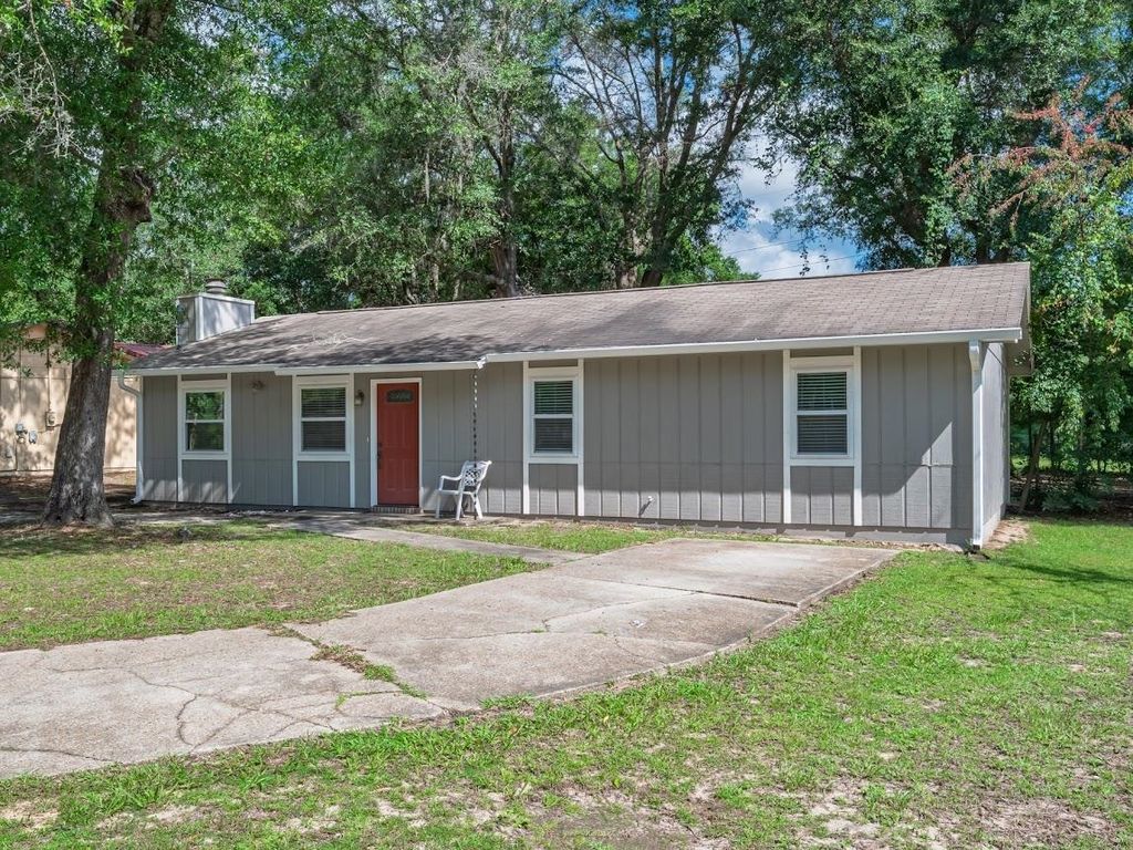 Photo of 1326 Westheaven Court, Tallahassee, FL 32310 (MLS # 402240)