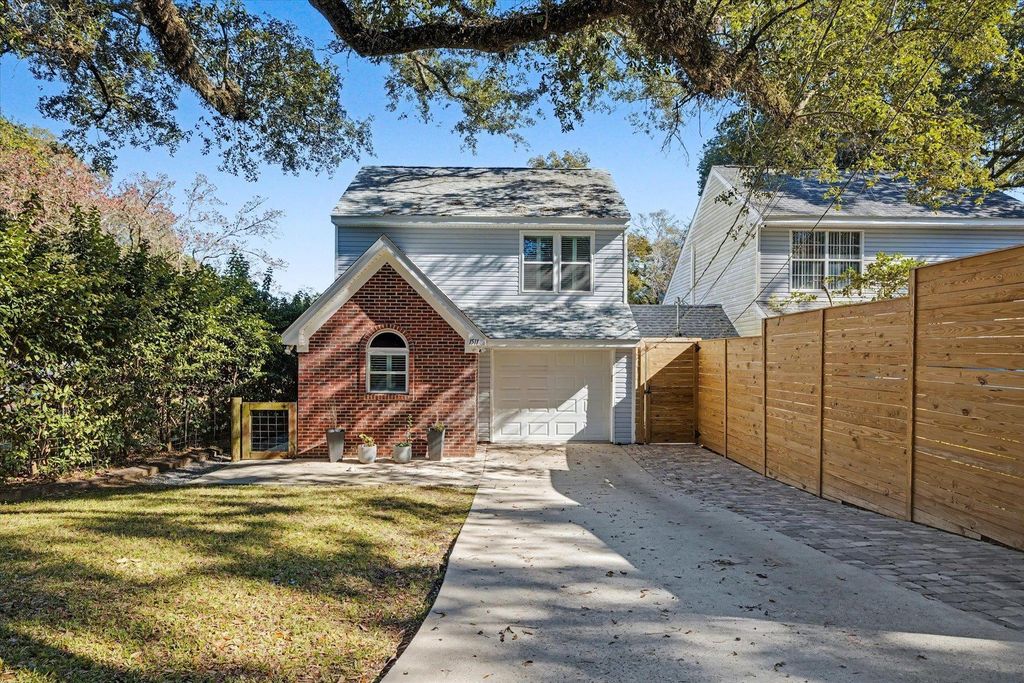 Photo of 1511 Pine Street, Tallahassee, FL 32303 (MLS # 395251)