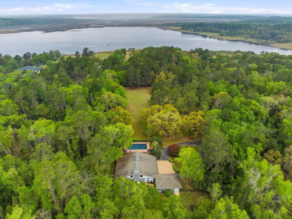 Photo of 3409 LAKESHORE Drive, Tallahassee, FL 32312 (MLS # 398005)