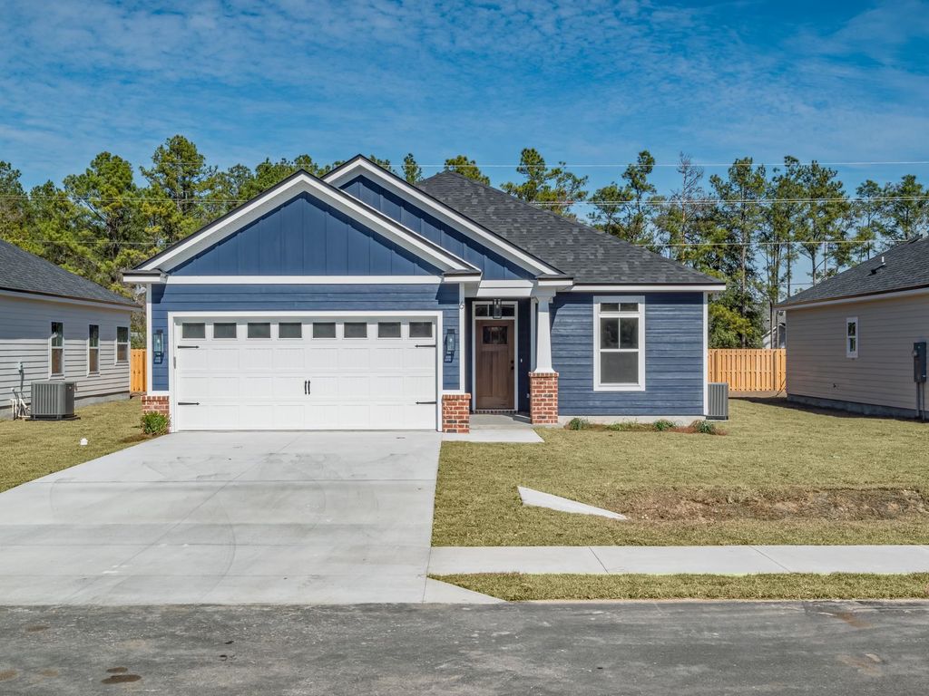 Photo of 6 Divine Loop, Crawfordville, FL 32327 (MLS # 395772)
