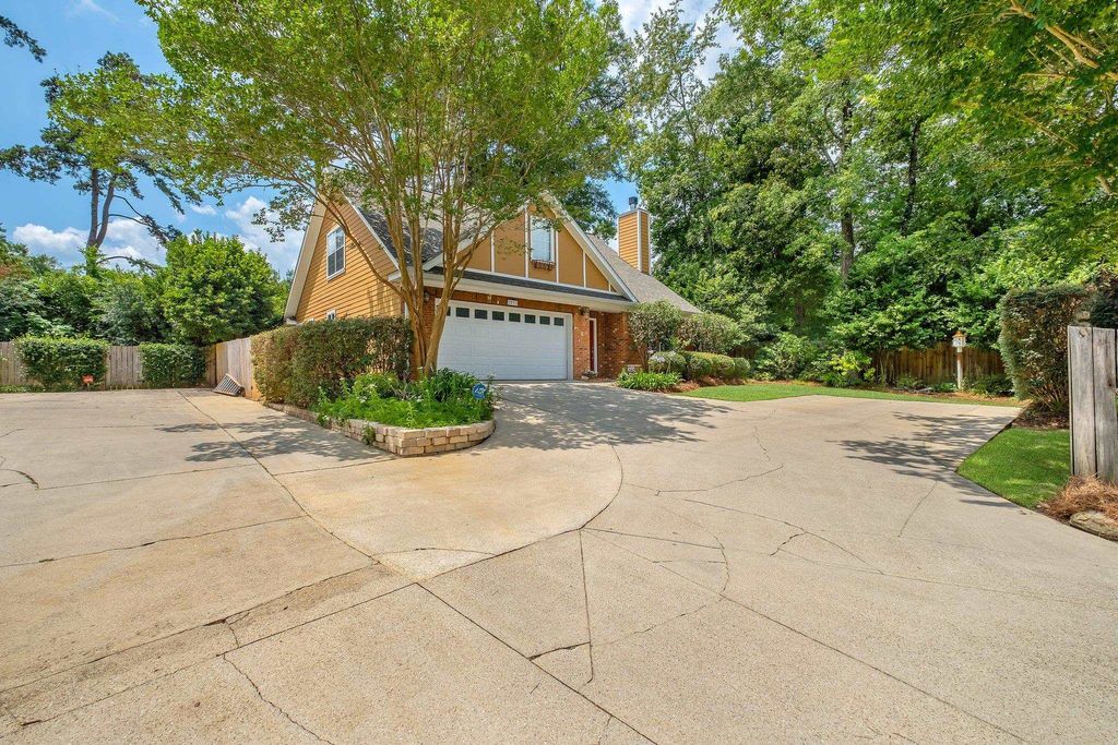Photo of 2031 Windsor Oaks Court, Tallahassee, FL 32308 (MLS # 391427)