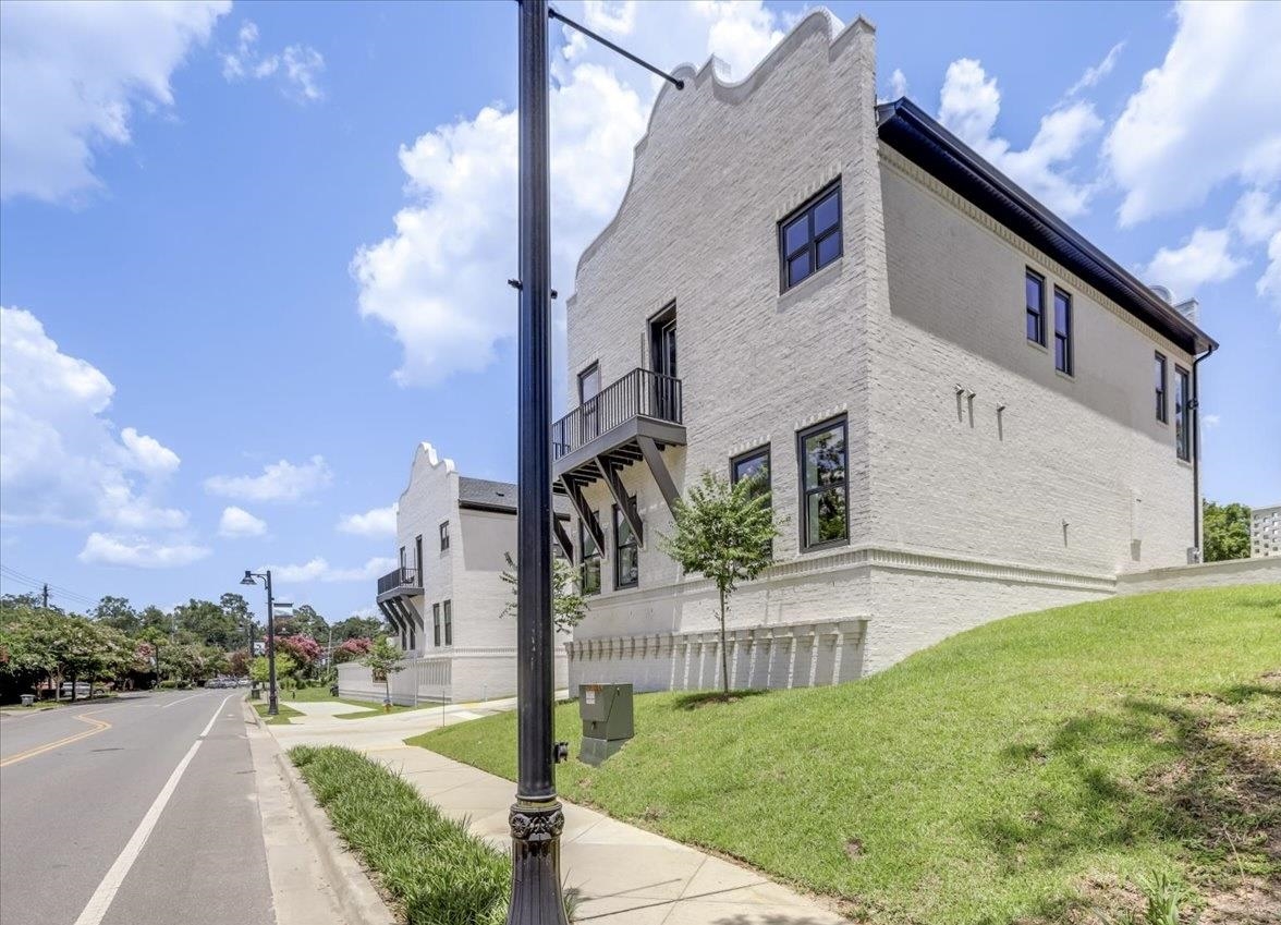 275 S Franklin Boulevard