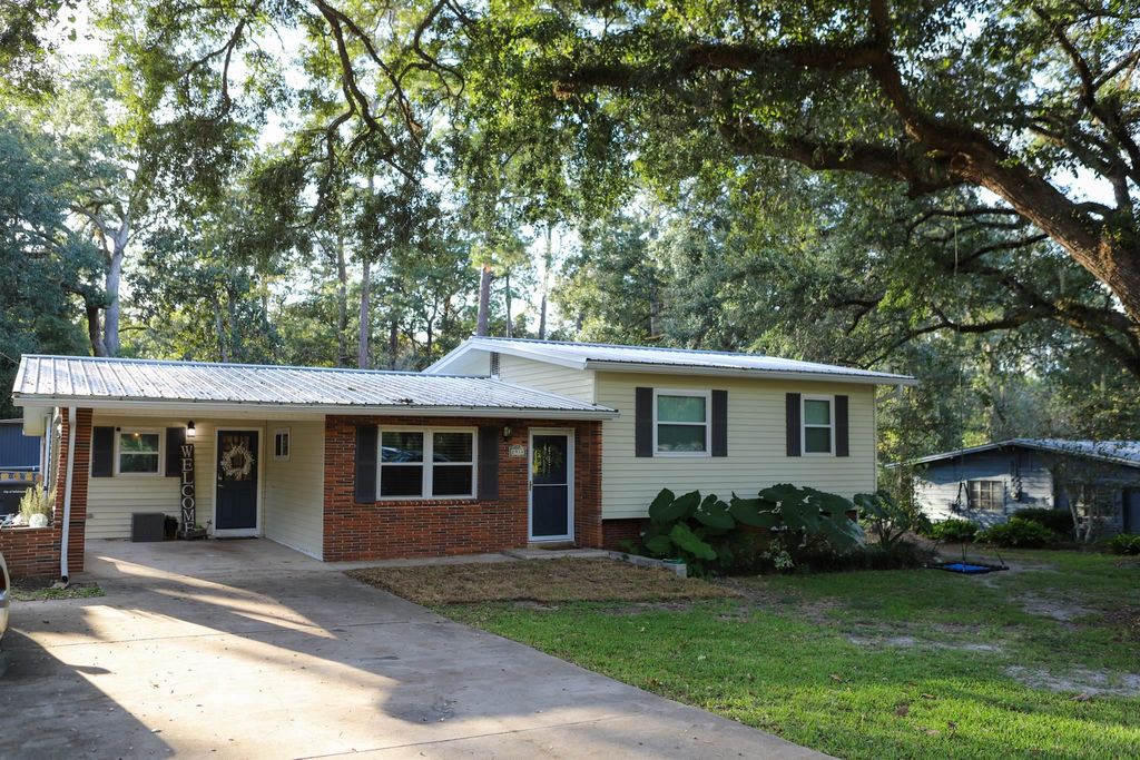 Photo of 2914 Pound Drive, Tallahassee, FL 32312 (MLS # 391950)