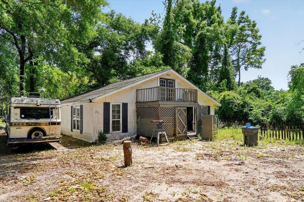 Photo of 22 J R MILTON Road, Crawfordville, FL 32327 (MLS # 399162)