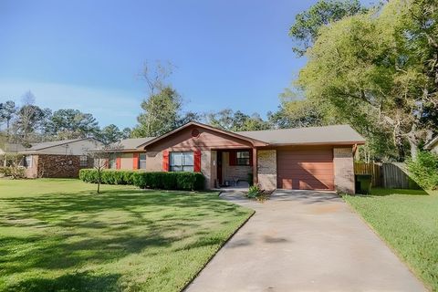Photo of 3204 W Whitney Drive, Tallahassee, FL 32309 (MLS # 392102)