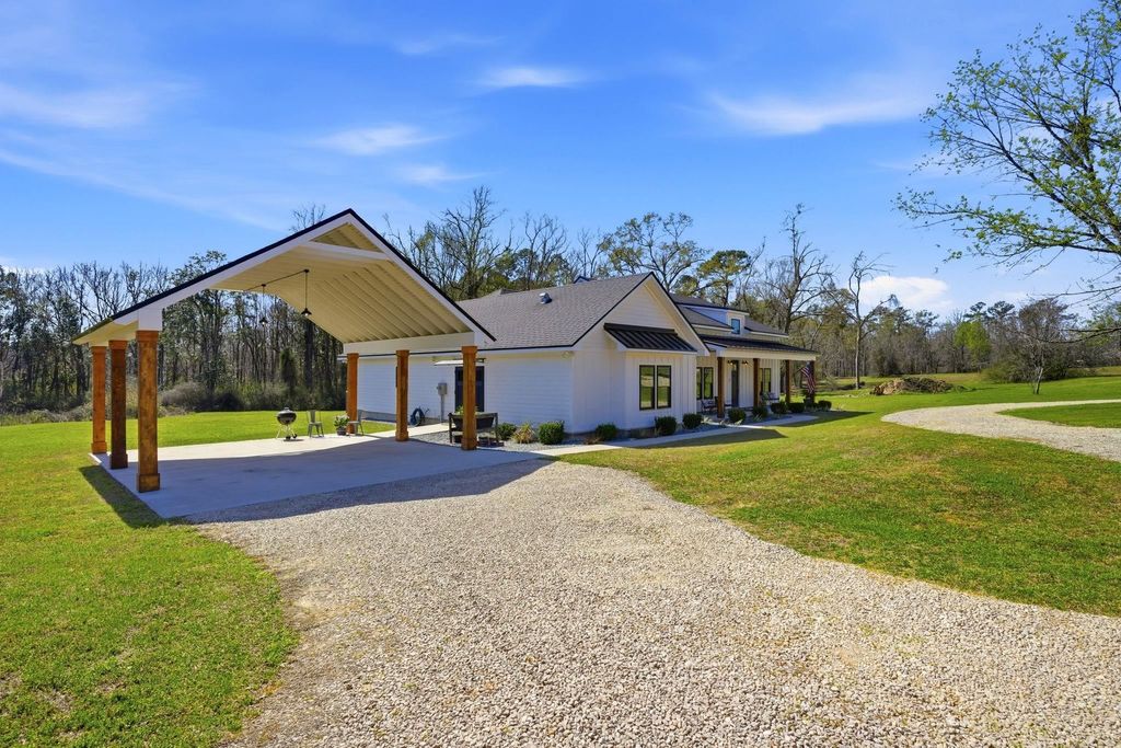 Photo of 296 Hunter Ridge, Monticello, FL 32344 (MLS # 397070)
