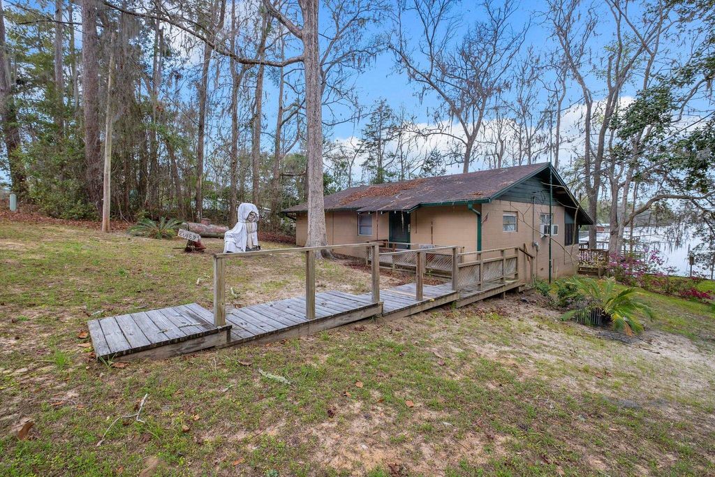 Photo of 399 DAVIDSON Street, Quincy, FL 32351 (MLS # 397233)
