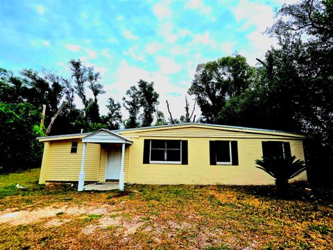 Photo of 906 N VETERANS Drive, Perry, FL 32347 (MLS # 399391)