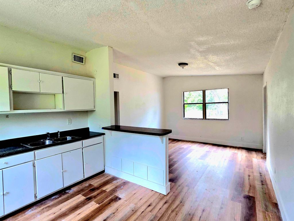 Photo of 906 N VETERANS Drive, Perry, FL 32347 (MLS # 399391)