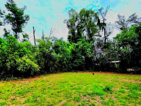 Tiny photo for 906 N VETERANS Drive, Perry, FL 32347 (MLS # 399391)